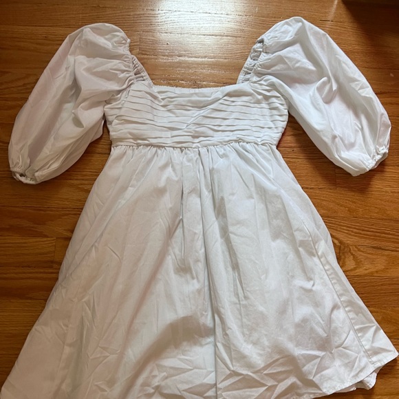 Abercrombie & Fitch Dresses & Skirts - Abercrombie dress size medium. I wore it once for a photoshoot great condition
